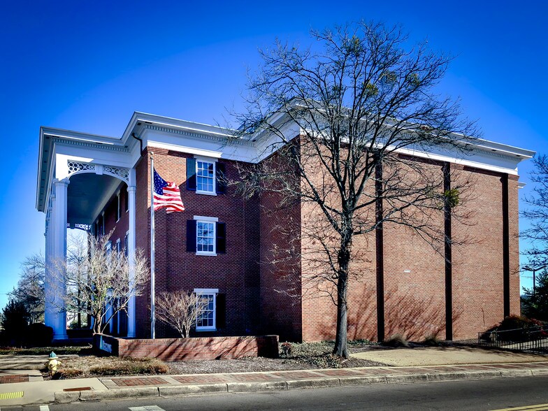 710 Main St, Columbus, MS à vendre - Photo du bâtiment - Image 2 de 29