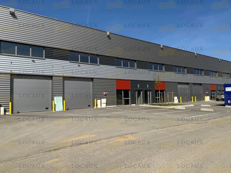 Flex dans Le Thillay à louer - Photo du bâtiment - Image 2 de 5