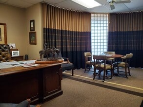 515 N Cedar Ridge Dr, Duncanville, TX à louer Photo du bâtiment- Image 2 de 3