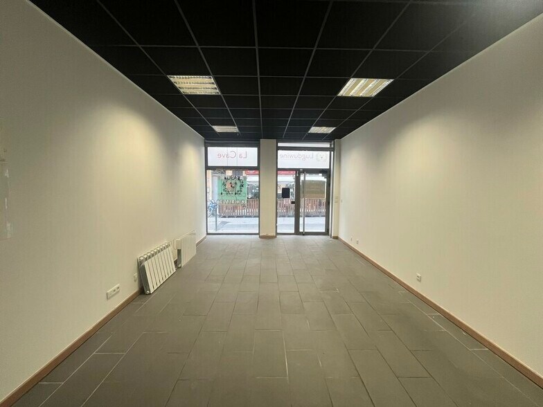 Retail in Lyon for lease - Interior Photo - Image 2 of 6
