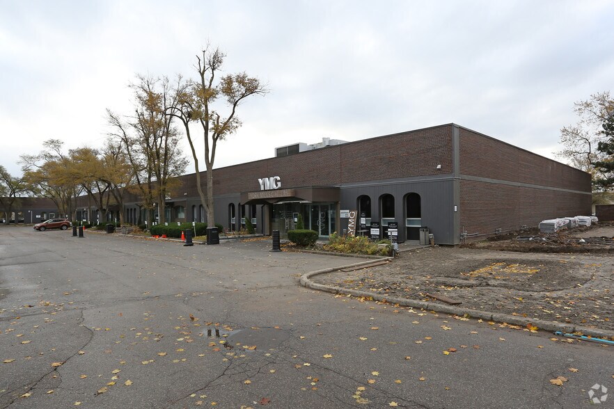 1885-1929 Leslie St, Toronto, ON for lease - Primary Photo - Image 1 of 7