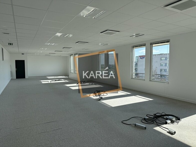 Office in Chessy for lease - Interior Photo - Image 3 of 5