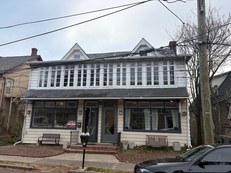 20-22 E Oakland Ave, Doylestown, PA for lease - Primary Photo - Image 1 of 1