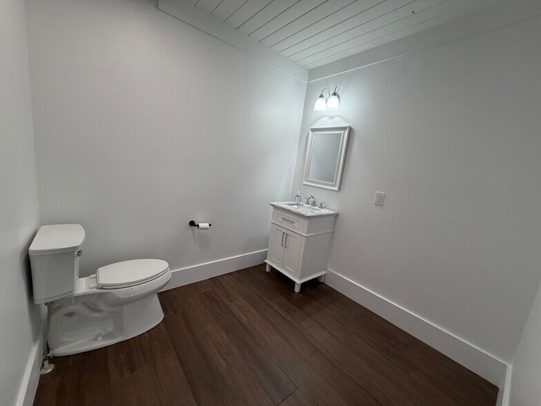 139 W 2nd St, Rutherfordton, NC for lease - Interior Photo - Image 3 of 4