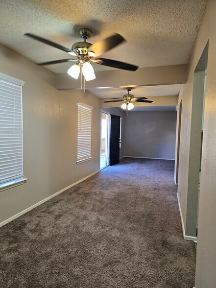 4651 Oakwood Dr, Odessa, TX à vendre - Photo intérieure - Image 3 de 12