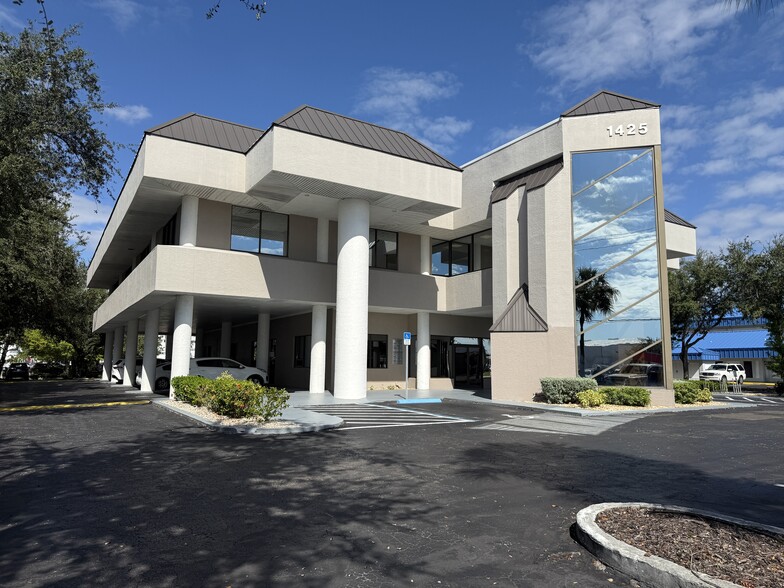 1425 Viscaya Pky, Cape Coral, FL for lease - Building Photo - Image 1 of 20
