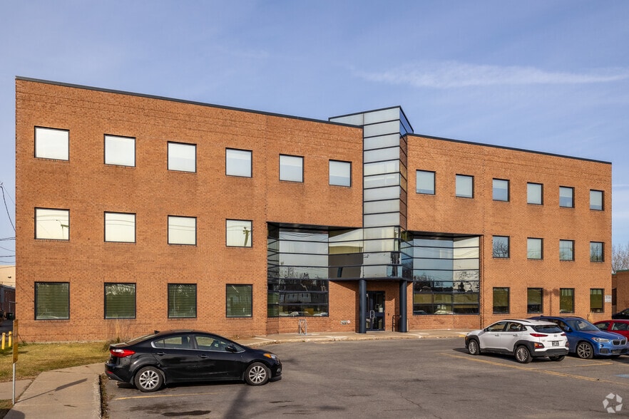 181 Boul Hymus, Pointe-claire, QC for lease - Building Photo - Image 3 of 4