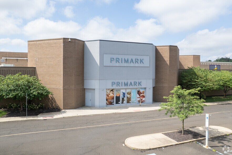 2500 W Moreland Rd, Willow Grove, PA à louer - Photo du bâtiment - Image 3 de 6