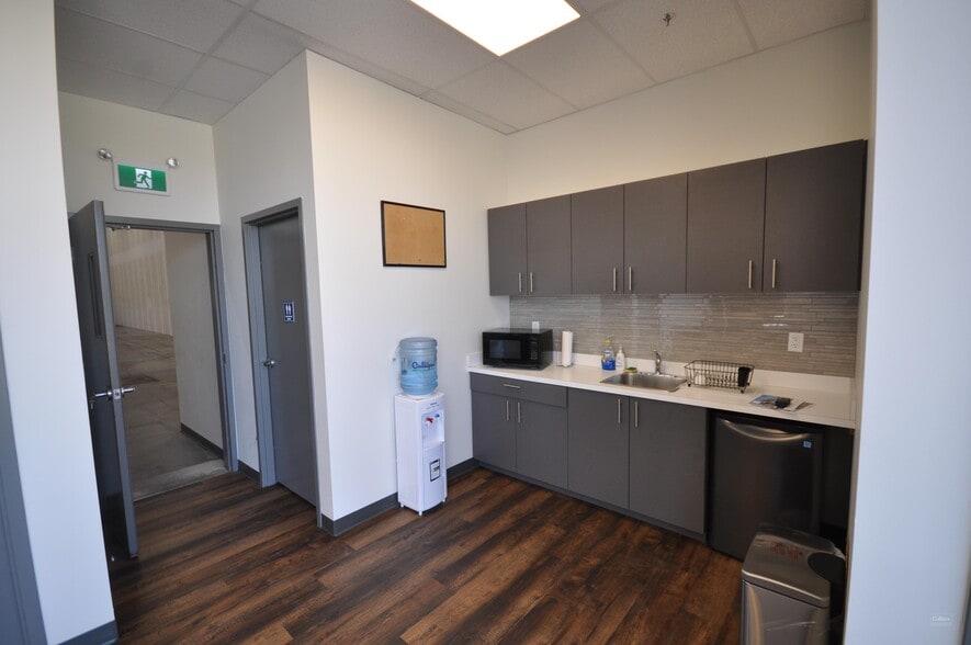 8489 40 St SE, Calgary, AB for lease - Interior Photo - Image 2 of 6
