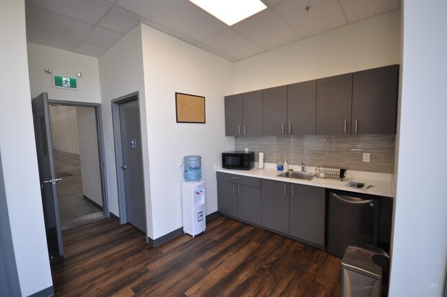 More details for 8489 40 St SE, Calgary, AB - Flex for Lease