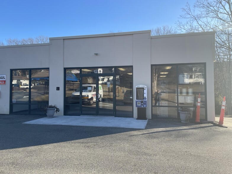 1257 New Haven Rd, Naugatuck, CT for sale - Building Photo - Image 1 of 1