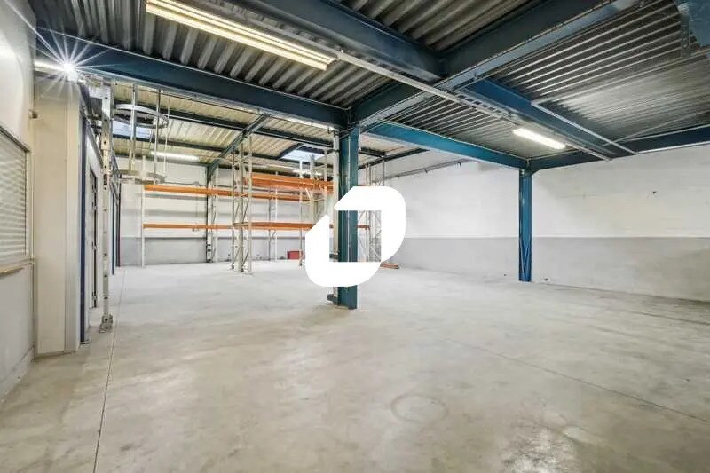 Flex in Tremblay-en-France for lease - Interior Photo - Image 3 of 12