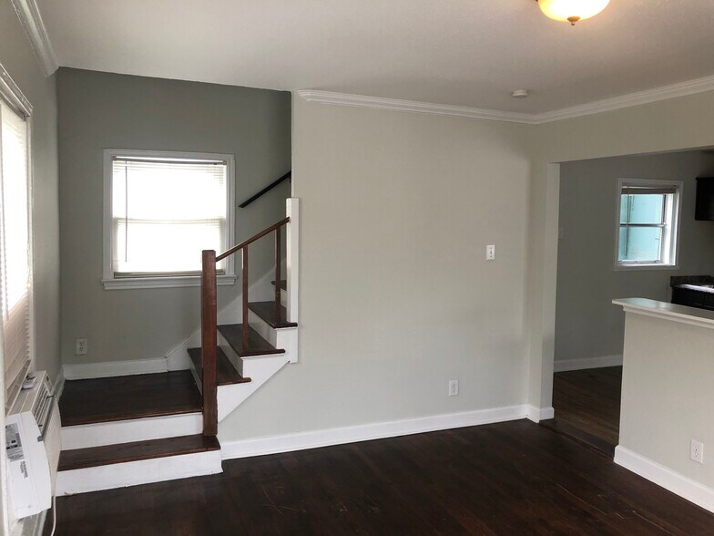 261 Claremont Ave, San Antonio, TX à vendre - Photo du bâtiment - Image 3 de 32