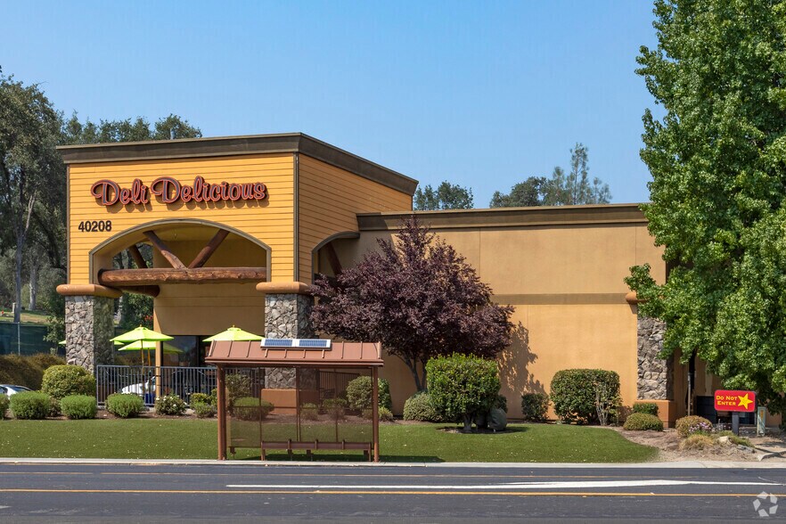 40208 Highway 41, Oakhurst, CA à louer - Photo du bâtiment - Image 2 de 6