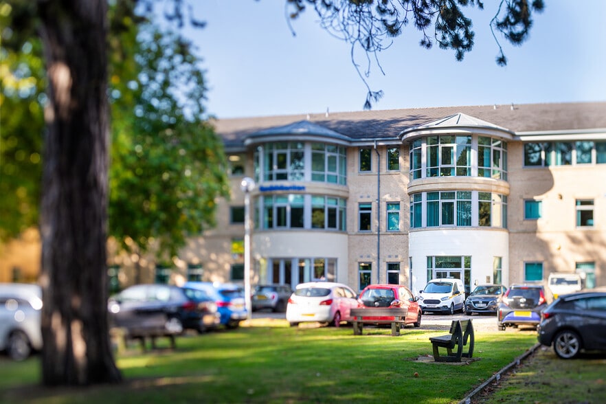 Clifton Park Av, York à louer - Photo du bâtiment - Image 3 de 7