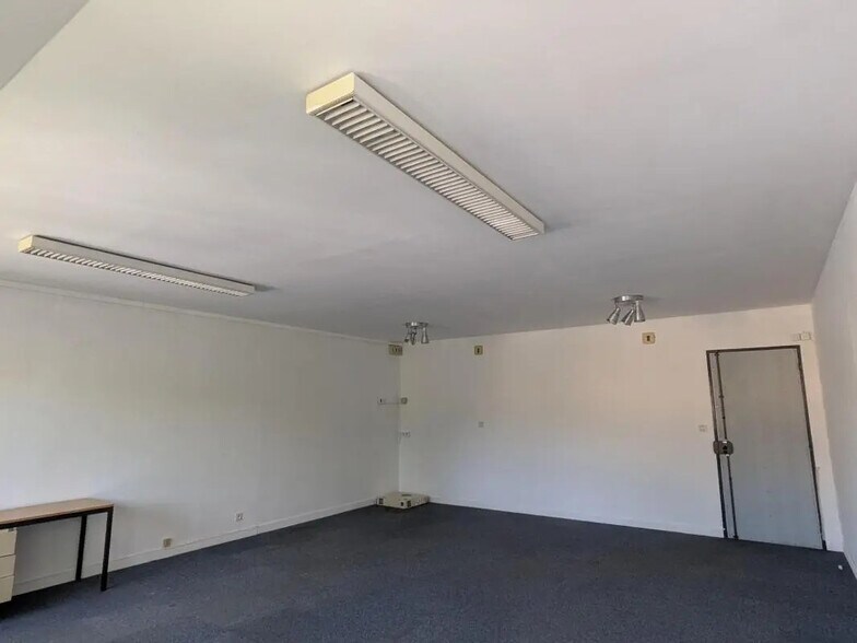 Rue Albert Einstein, Champs-sur-Marne for lease - Interior Photo - Image 3 of 7