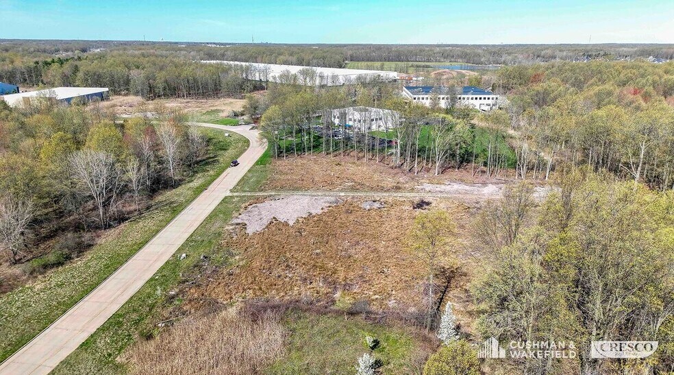 Viking Pky, Westlake, OH à vendre - Aérien - Image 2 de 5