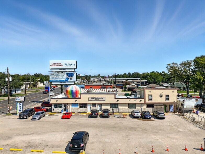 501 S Main St, Highlands, TX à vendre - Photo du bâtiment - Image 2 de 15