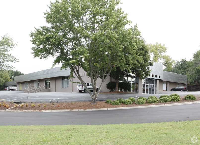 2135 Defoor Hills Rd NW, Atlanta, GA for lease - Primary Photo - Image 1 of 10