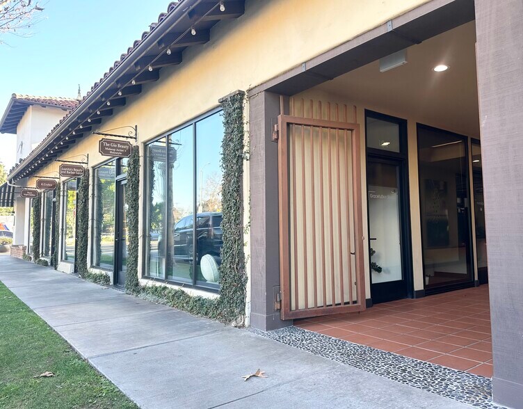 241 N Maclay Ave, San Fernando, CA à louer - Photo du bâtiment - Image 1 de 6