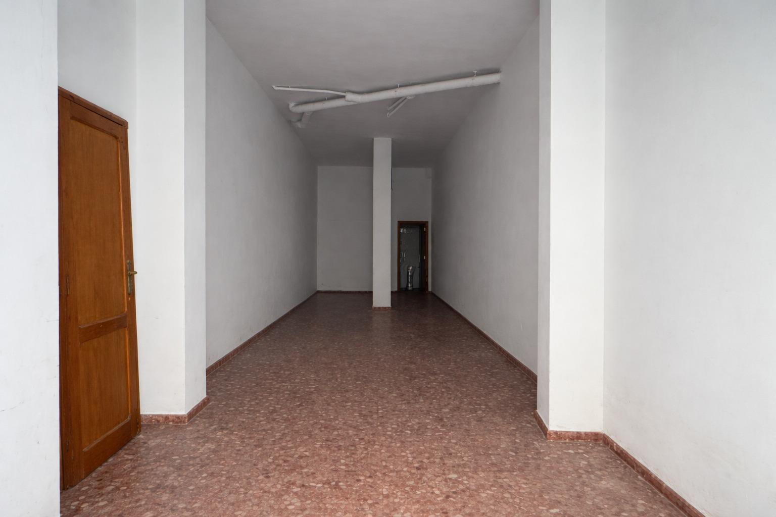 Retail in Algemesí for sale Interior Photo- Image 1 of 5