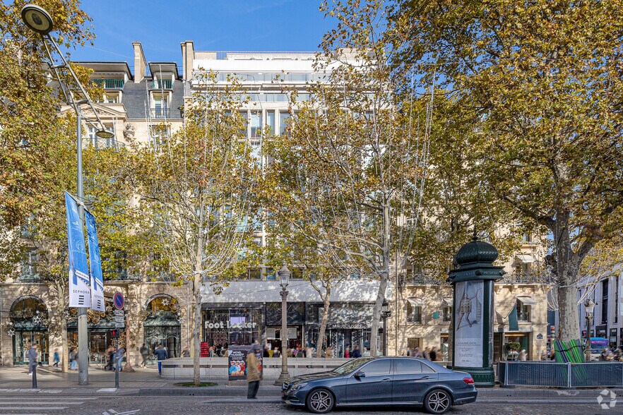 66 Av Des Champs Elysees, Paris à louer - Photo du bâtiment - Image 2 de 17