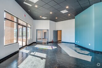 1390 Bellevue St, Green Bay, WI for lease Interior Photo- Image 2 of 13