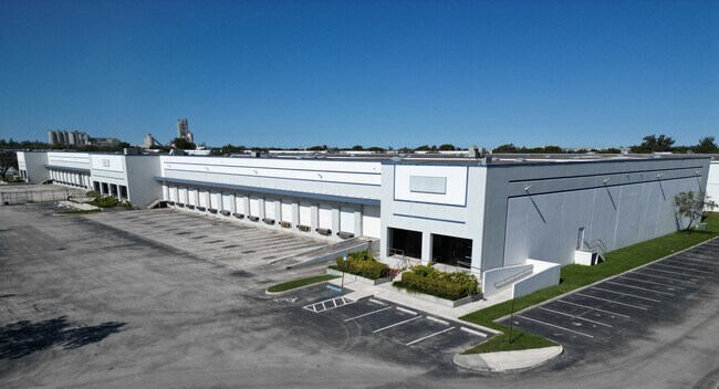 Plus de détails pour 9901 NW 106th St, Medley, FL - Industriel à louer