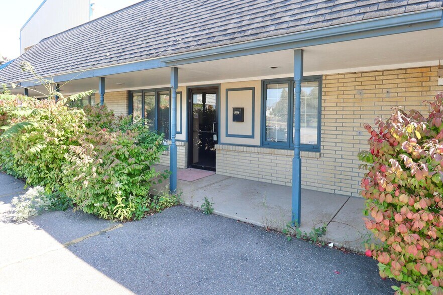 414 Lincolnway, La Porte, IN à vendre - Photo du bâtiment - Image 3 de 25