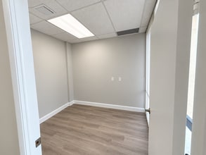3325 Hollywood Blvd, Hollywood, FL for lease Interior Photo- Image 2 of 2