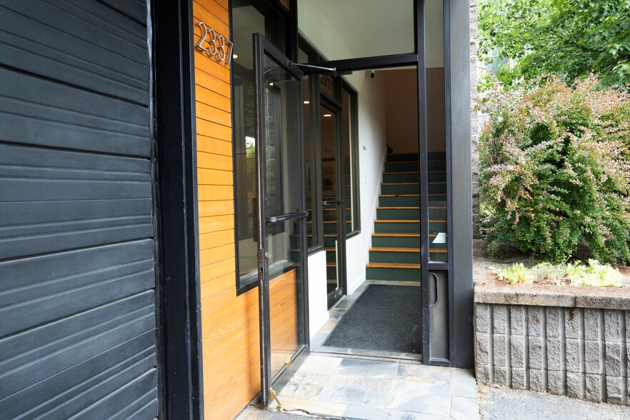 2337 SE Ankeny St, Portland, OR for sale - Building Photo - Image 3 of 19