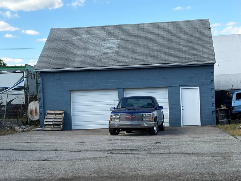 8560 Vorhees Ln, Cincinnati, OH for sale - Building Photo - Image 3 of 6