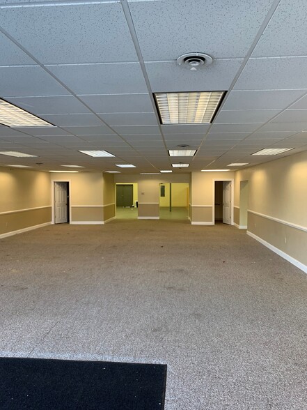 204-212 W Market St, Newport, DE for lease - Interior Photo - Image 2 of 9