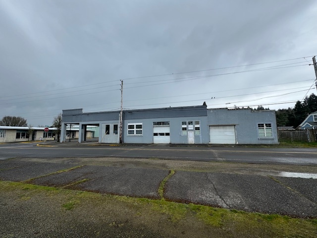 209 1st Ave S, Ilwaco, WA à vendre - Photo du b timent - Image 3 de 50