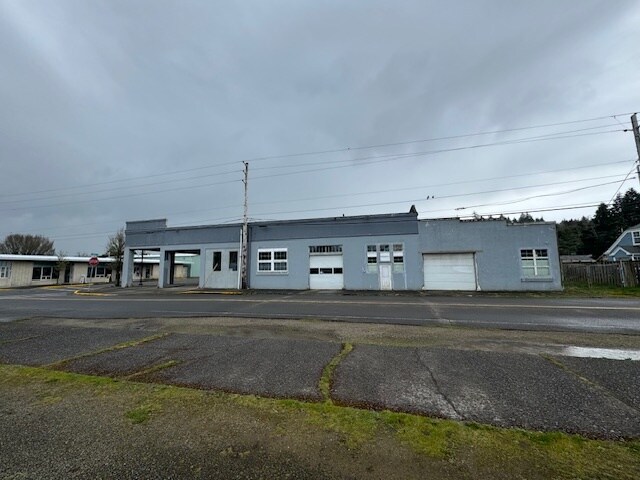 209 1st Ave S, Ilwaco, WA à vendre - Photo du bâtiment - Image 3 de 50