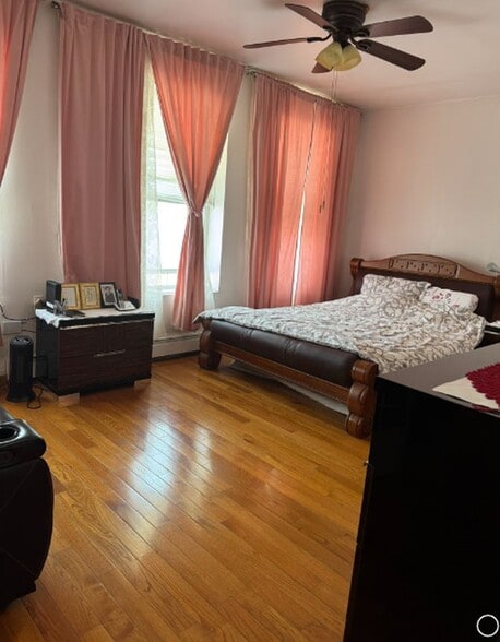 1727 E 14th St, Brooklyn, NY à vendre - Photo du bâtiment - Image 2 de 42