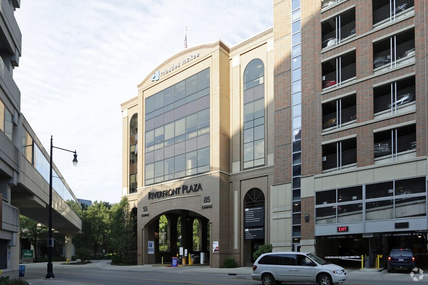 55 Campau Ave NW, Grand Rapids, MI à louer - Photo du bâtiment - Image 2 de 7