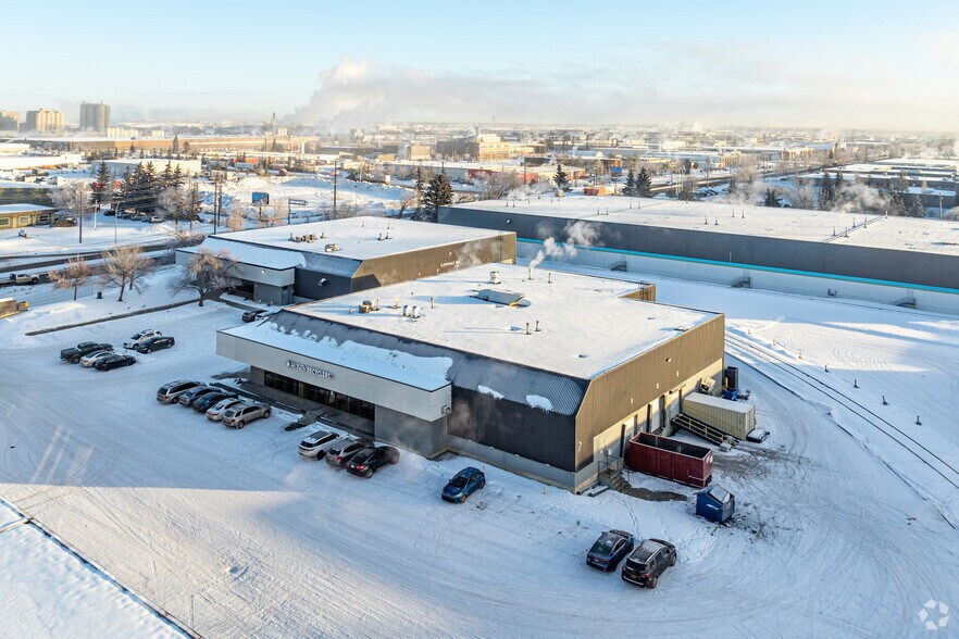 16427 118 Ave NW, Edmonton, AB à louer - Aérien - Image 2 de 3