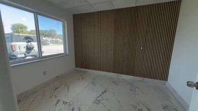 500 NE 25th St, Pompano Beach, FL à louer Photo intérieure- Image 2 de 11