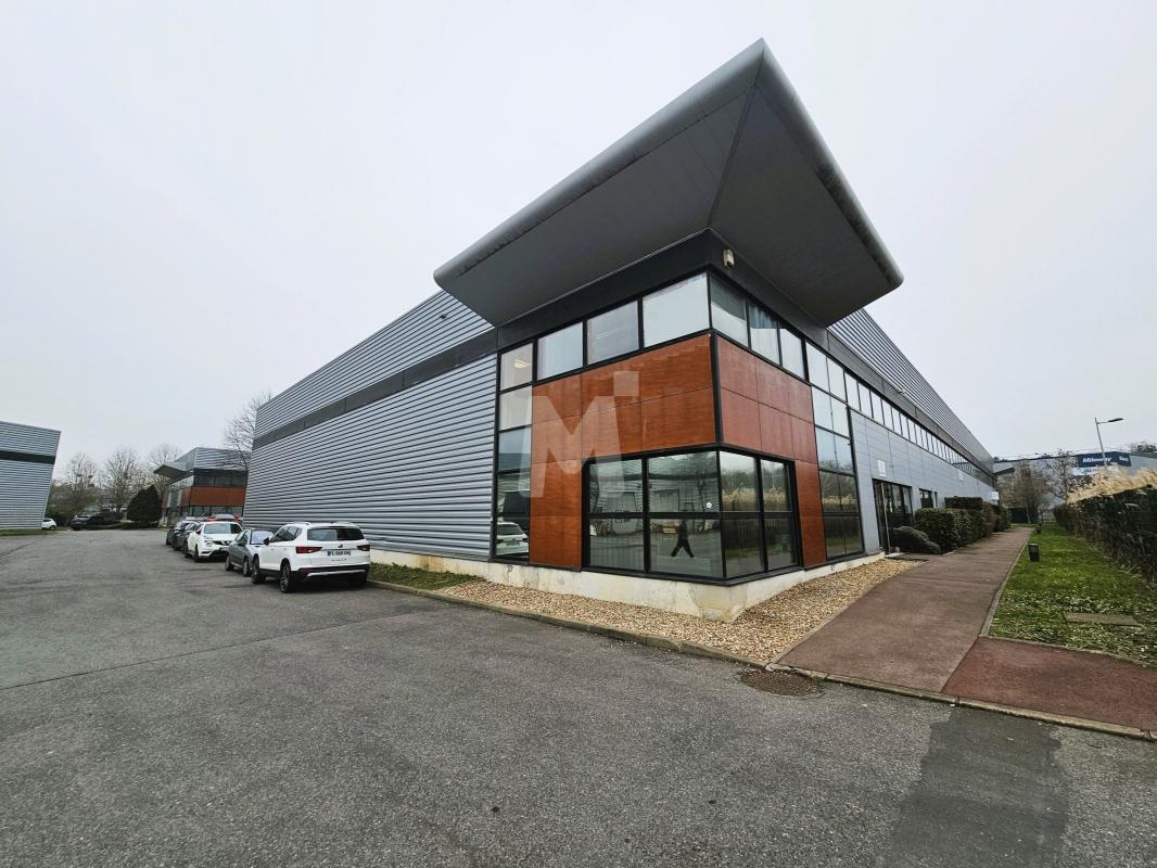 Flex in Lisses for lease Building Photo- Image 1 of 12