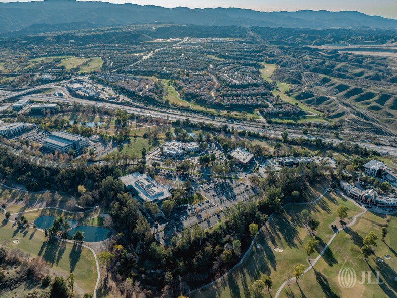 27200 Tourney Rd, Santa Clarita, CA for sale - Primary Photo - Image 1 of 2