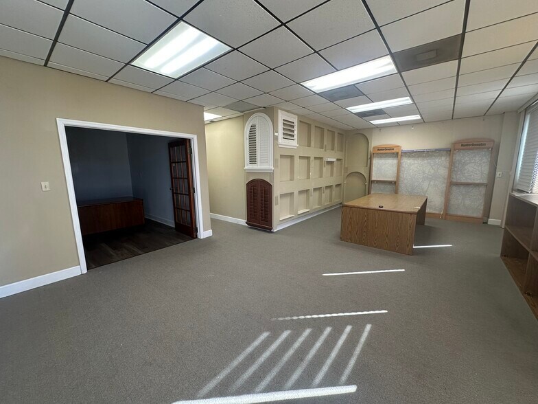 105 N Falkenburg Rd, Tampa, FL à louer - Photo intérieure - Image 3 de 7