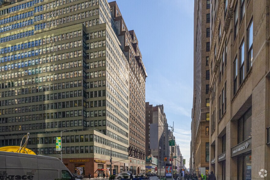 525 Seventh Ave, New York, NY à louer - Photo du bâtiment - Image 3 de 18