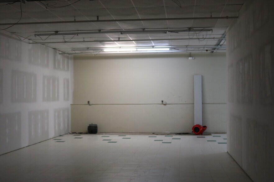 6000 Lakeshore Rd, Fort Gratiot, MI for lease - Building Photo - Image 2 of 11