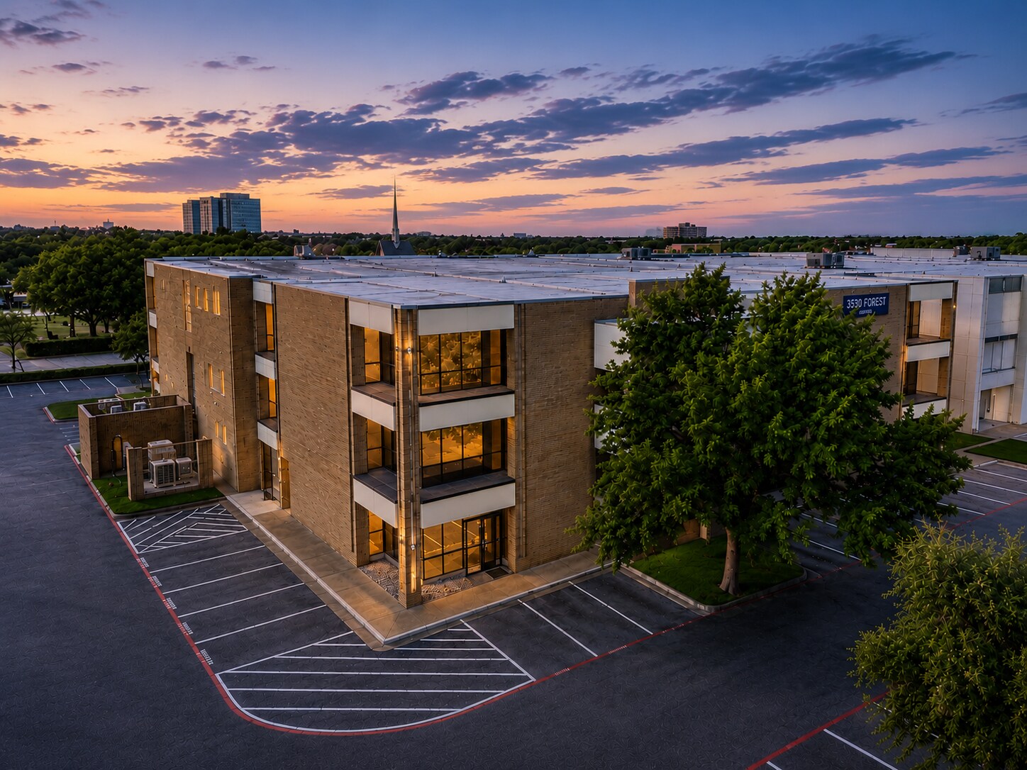 3530 Forest Ln, Dallas, TX à louer Photo du bâtiment- Image 1 de 7