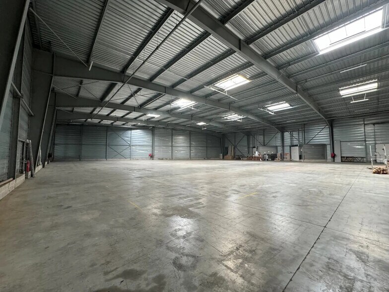 Industrial in Reims for sale - Interior Photo - Image 1 of 7