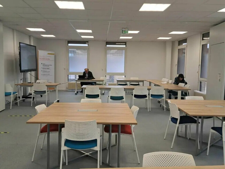 Office in Créteil for lease - Interior Photo - Image 3 of 3