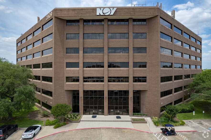 7909 Parkwood Circle Dr, Houston, TX for lease - Building Photo - Image 1 of 5