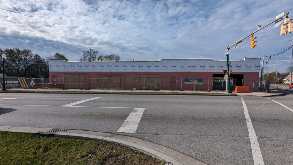 2111 S Main St, Elkhart, IN à louer - Photo du bâtiment - Image 3 de 10