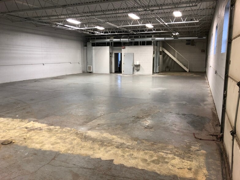 1215-1231 Wheaton Dr, Troy, MI à vendre - Photo du bâtiment - Image 2 de 5